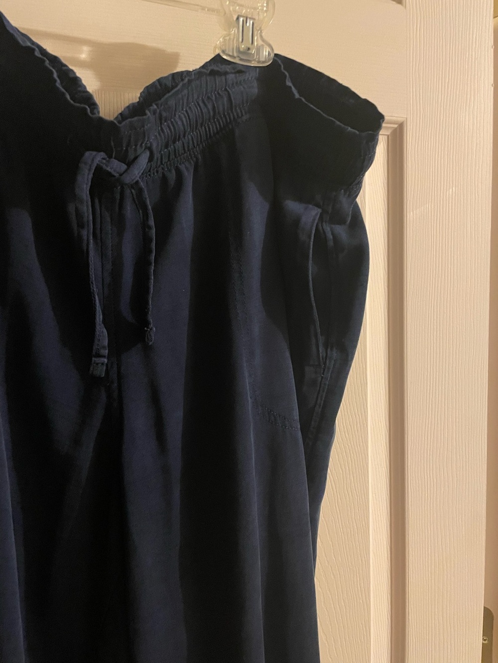 Pants Paper Bag Waist 
L Sonoma easy wear light weight
64Lyocell,26Rayon,10Linen